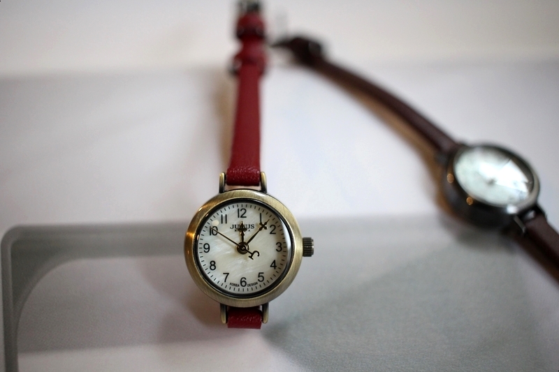 <b><p>Antique mini Woman leather wrist clock 2cor</p></b><b><p>アンティーク ミニ 女性 レザー 手首 時計 2色 ファッション 20代 カジュアル</p></b><br /><br /><p align='center'>