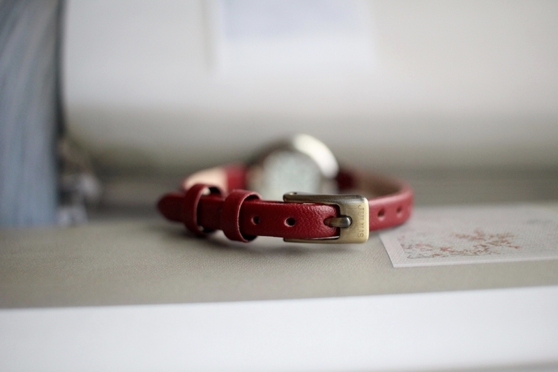 <b><p>Antique mini Woman leather wrist clock 2cor</p></b><b><p>アンティーク ミニ 女性 レザー 手首 時計 2色 ファッション 20代 カジュアル</p></b><br /><br /><p align='center'>