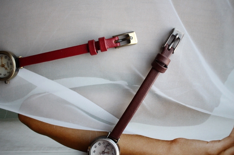 <b><p>Antique mini Woman leather wrist clock 2cor</p></b><b><p>アンティーク ミニ 女性 レザー 手首 時計 2色 ファッション 20代 カジュアル</p></b><br /><br /><p align='center'>