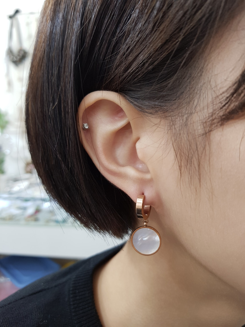 Titanium one-touch daily earrings