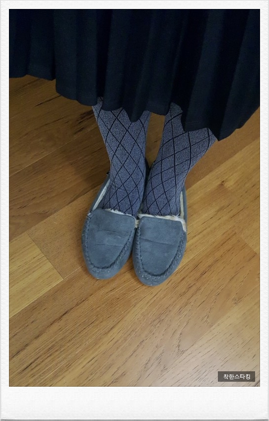 P. patterned stocking melange slant