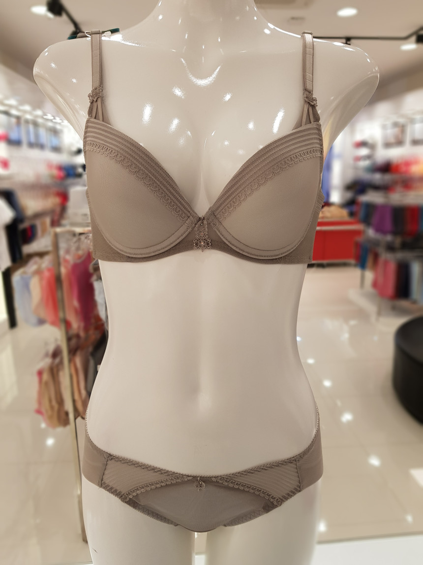 Venus Double Wing Custom Stretch Molded Cup Wrigle