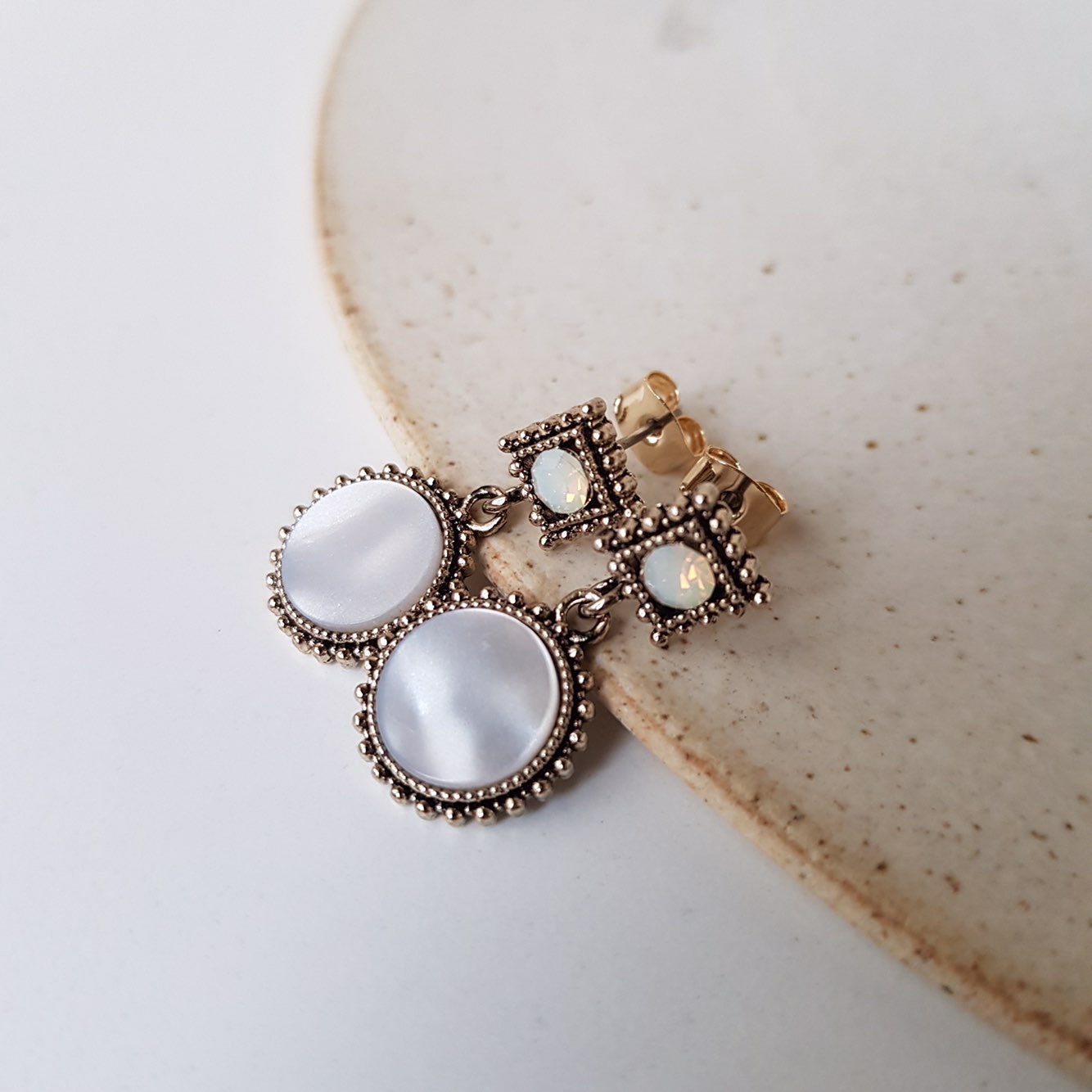 Loose stone petite drop earrings 3color Antique Mi