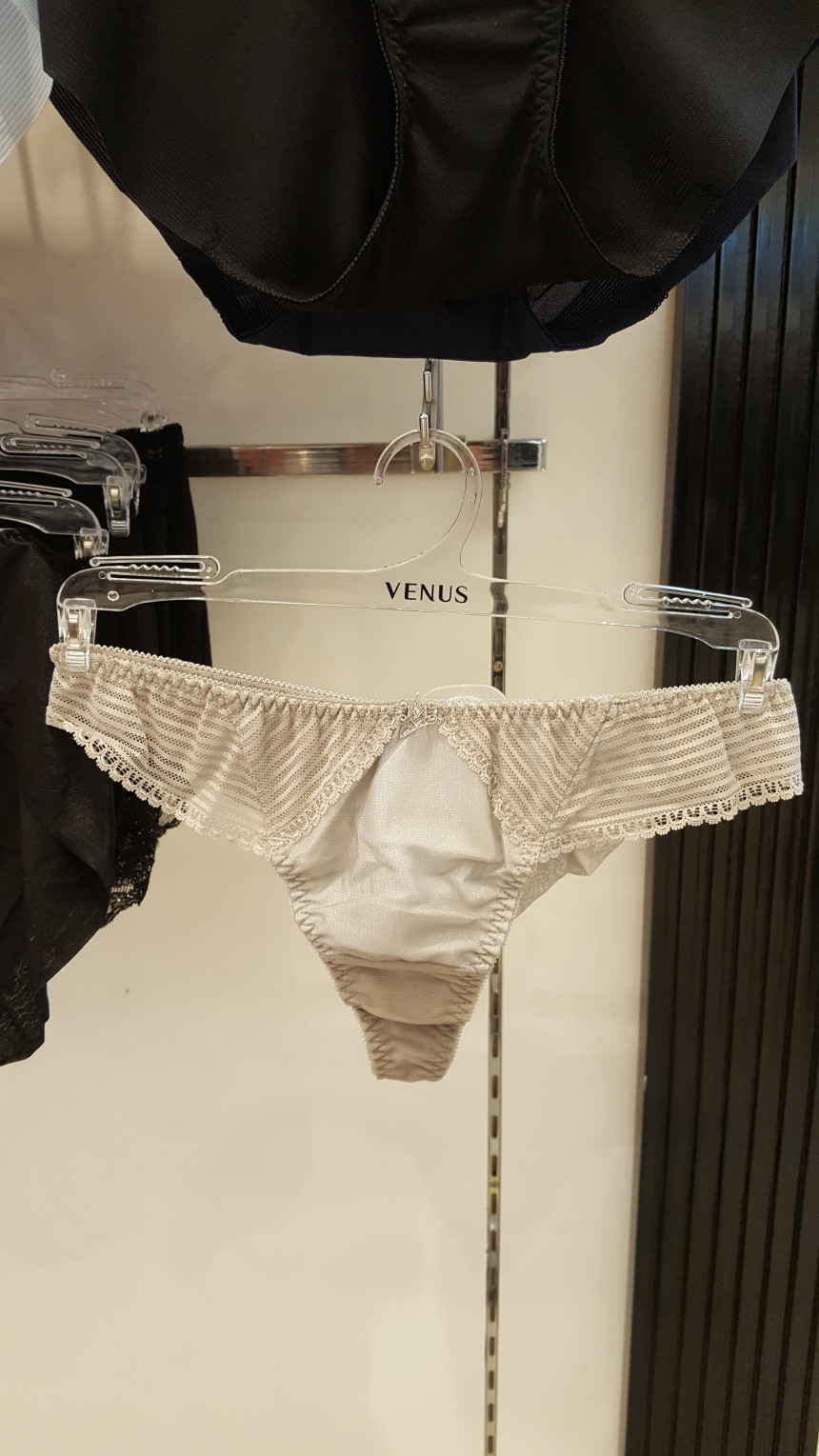 Venus 2017 S Advertising Double Wing Bra Set Panti