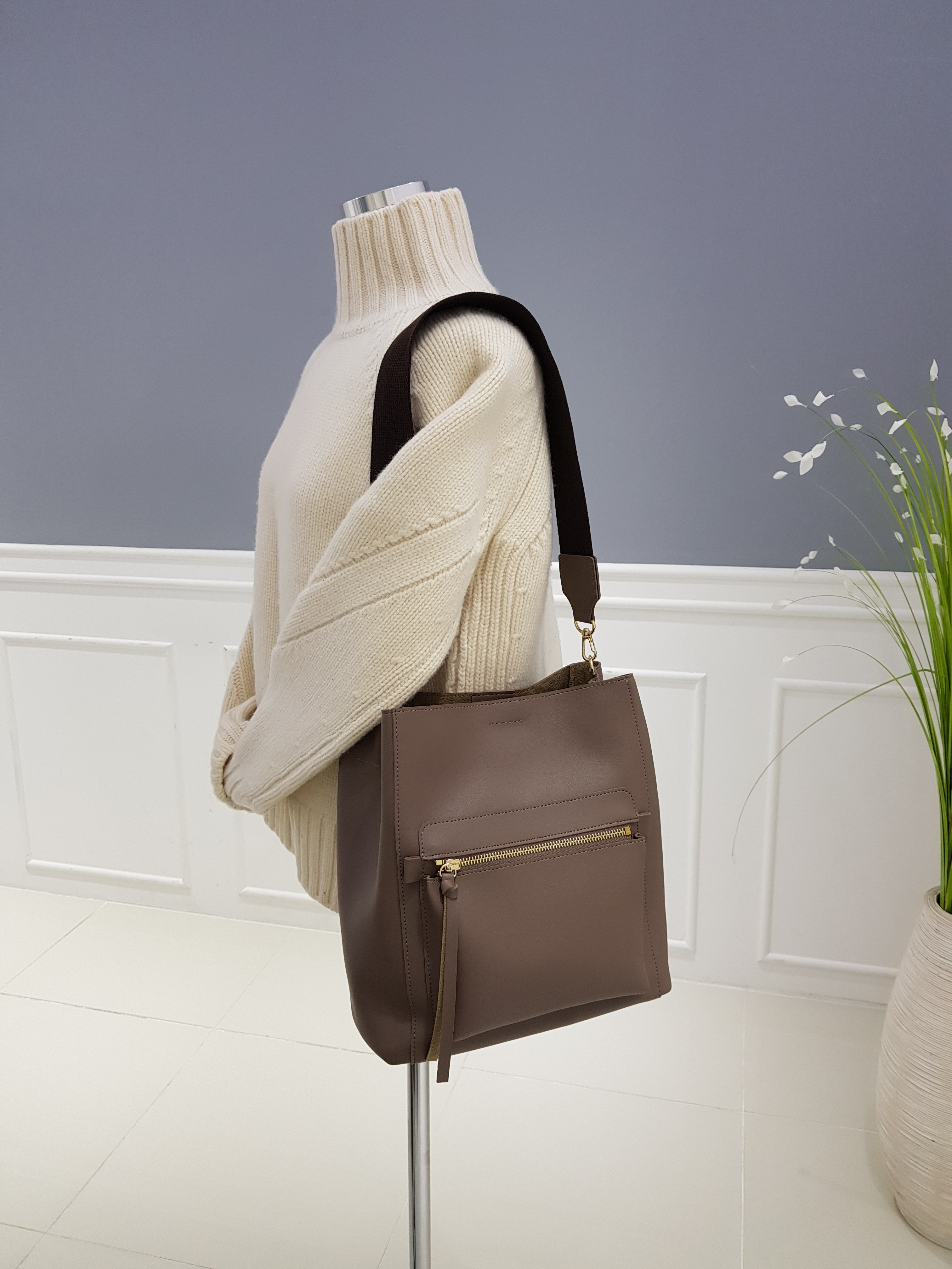 <b><p>Daily zipper pocket should bag color bu Hobo</p></b><b><p>デイリーファスナーポケットショルダーバッグ9色バケットバッグホーボーバッグオススメバッグ20代の女性</p></b><br /><br /><p align='center'>