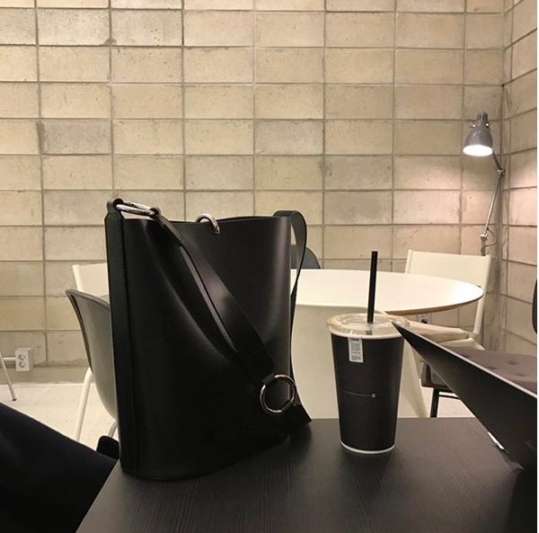 <b><p>Leather bucket bag Women college studt freshman</p></b><b><p>レザーバケットバッグ女子学生女子大生初心者新入生バッグショルダークロス20代入学祝い卒業珍しい</p></b><br /><br /><p align='center'>