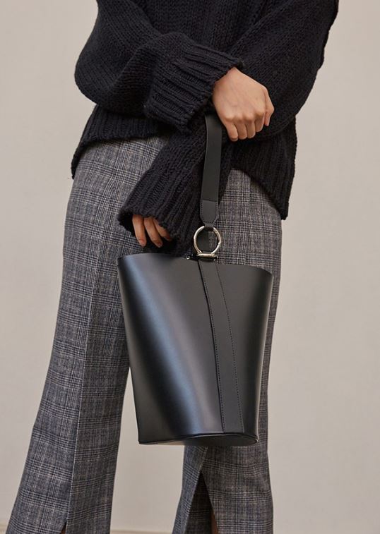 <b><p>Leather bucket bag Women college studt freshman</p></b><b><p>レザーバケットバッグ女子学生女子大生初心者新入生バッグショルダークロス20代入学祝い卒業珍しい</p></b><br /><br /><p align='center'>