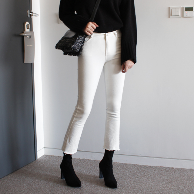 슬림핏 세미 여성 부츠컷 청바지 블랙진 화이트진 데님 팬츠 스판 아우라 가을 여자 청바지
