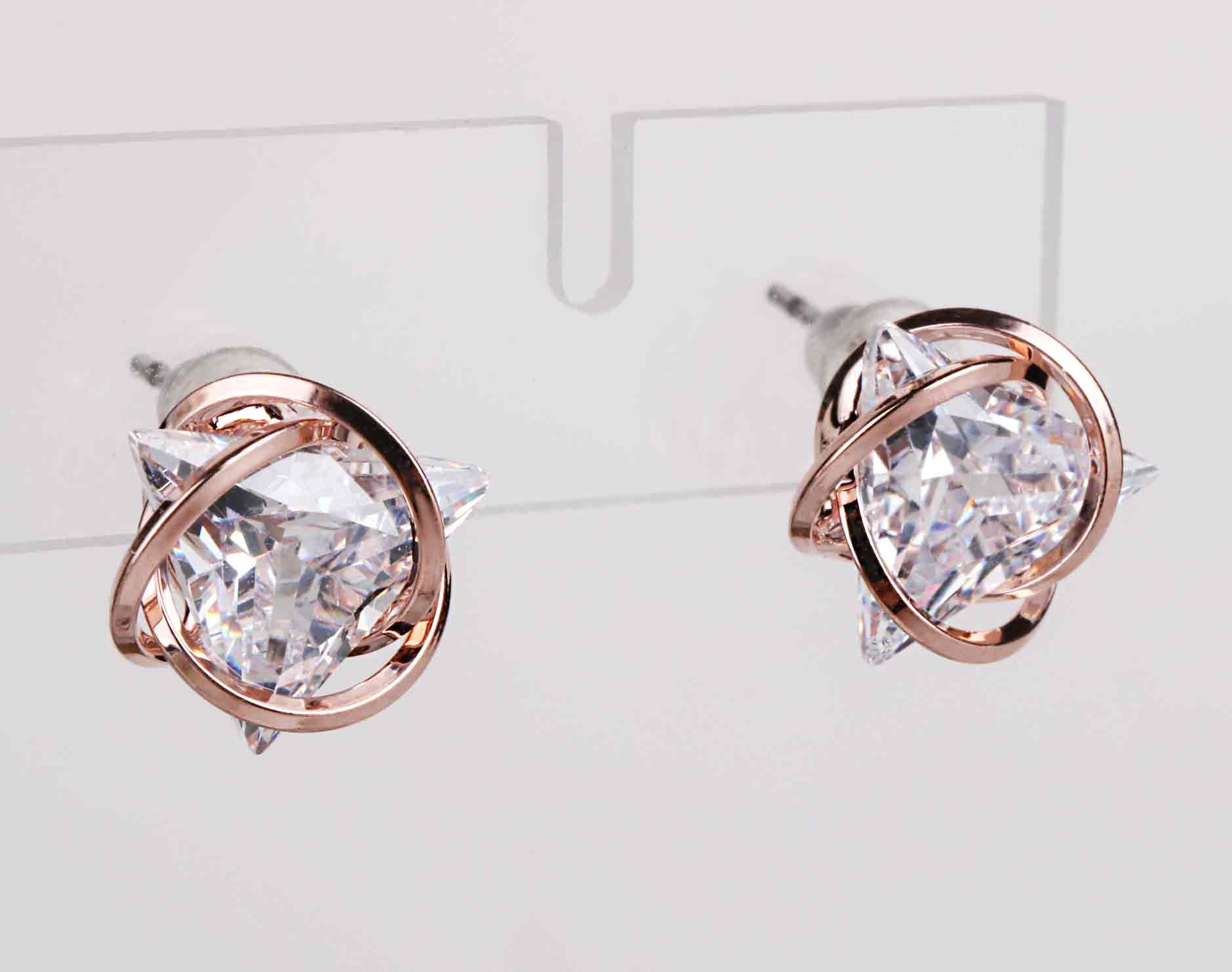 BOLLAR Overlap Triangle Q Spike Earring TIT281 Uni