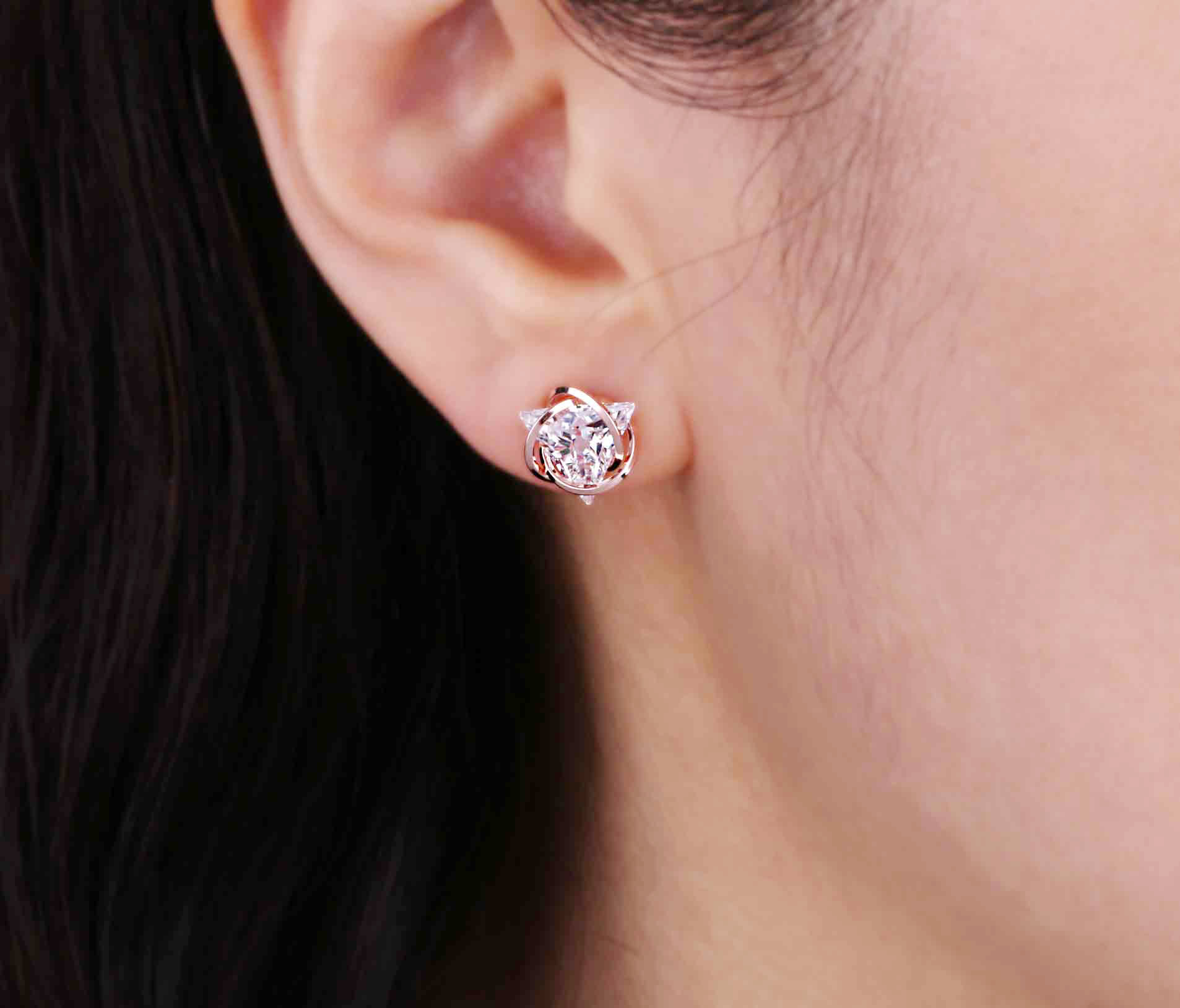 BOLLAR Overlap Triangle Q Spike Earring TIT281 Uni