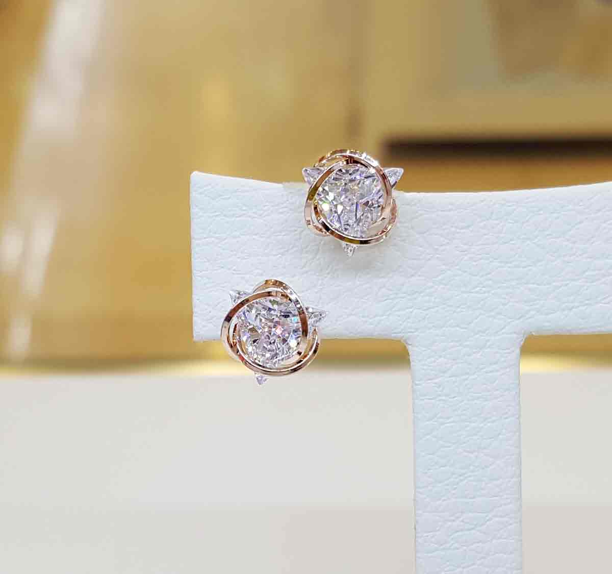 BOLLAR Overlap Triangle Q Spike Earring TIT281 Uni