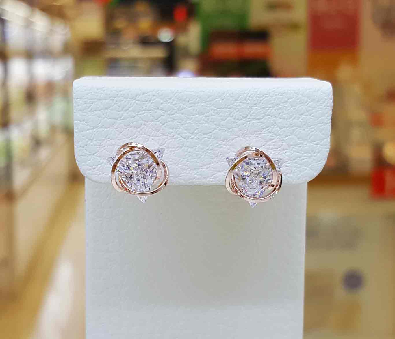 BOLLAR Overlap Triangle Q Spike Earring TIT281 Uni