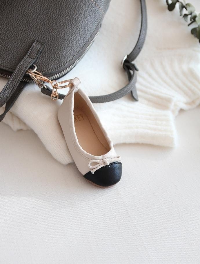 Flat keyring Simple accessory Feminine style Uniqu