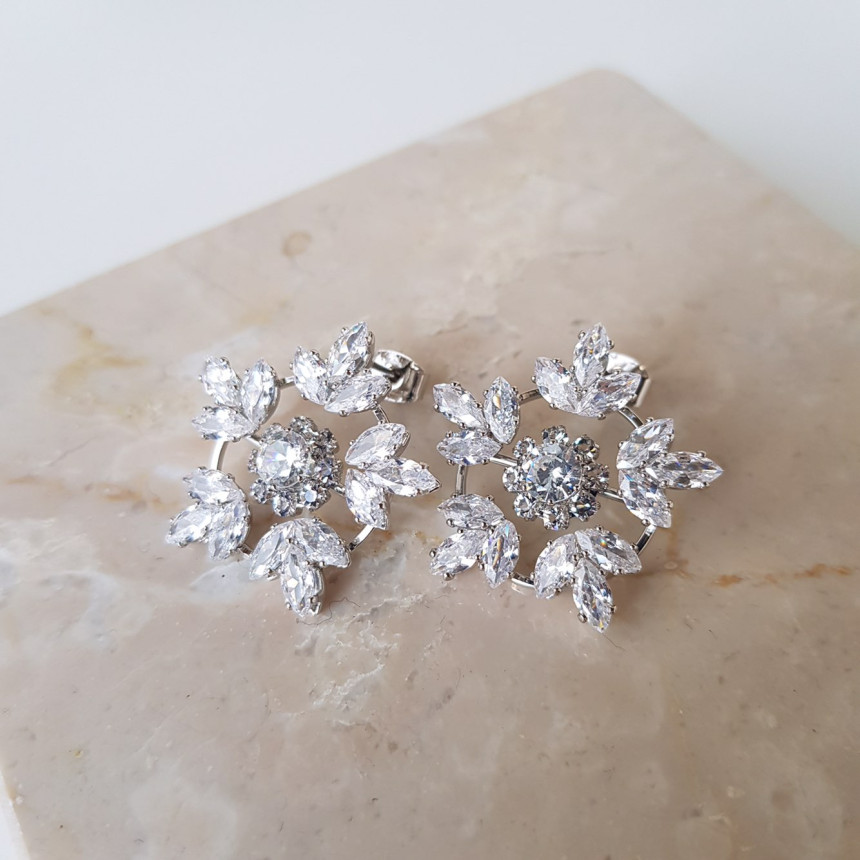 Blonde Snow Flower Bold Earrings Lovely Coordinate