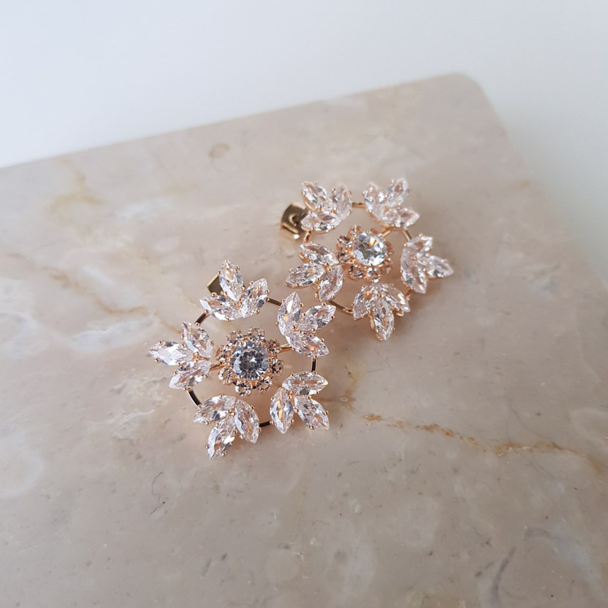 Blonde Snow Flower Bold Earrings Lovely Coordinate