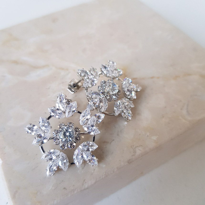 Blonde Snow Flower Bold Earrings Lovely Coordinate