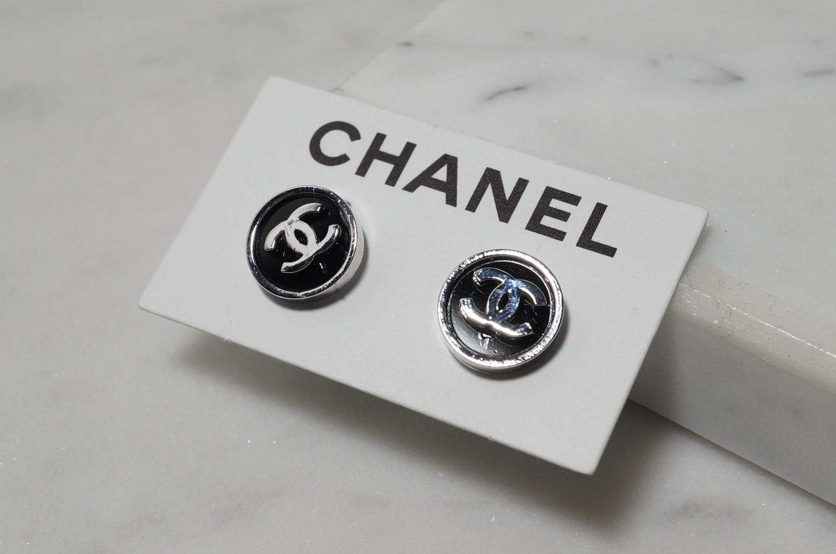 Round Base Logo CC Coco Earring feline Artificial 