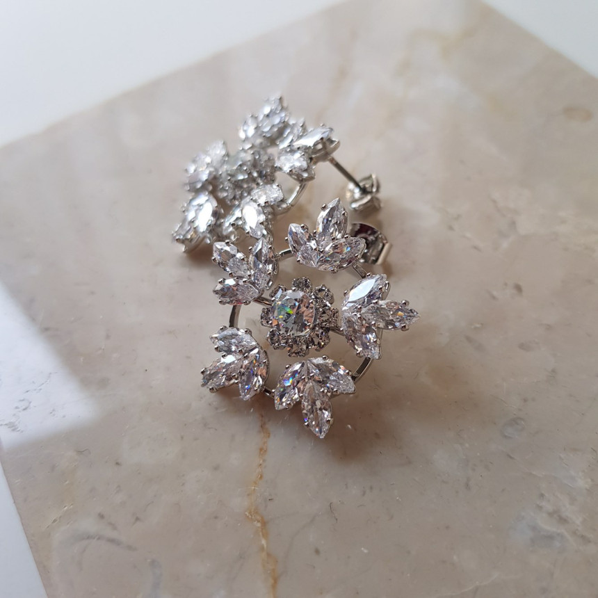 Blonde Snow Flower Bold Earrings Lovely Coordinate