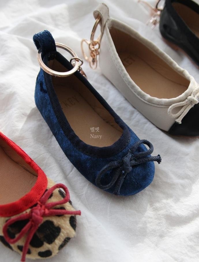 Flat keyring Simple accessory Feminine style Uniqu