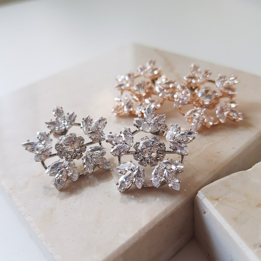 Blonde Snow Flower Bold Earrings Lovely Coordinate