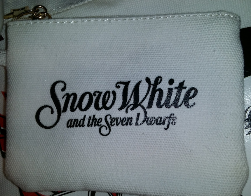 <b><p>Romance Disney Snow White Clutch Set Bag</p></b><b><p>ロエムディズニー白雪姫クラッチセットショルダーバッグRMAK74TRD3カジュアルムードコラボレーシ</p></b><br /><br /><p align='center'>