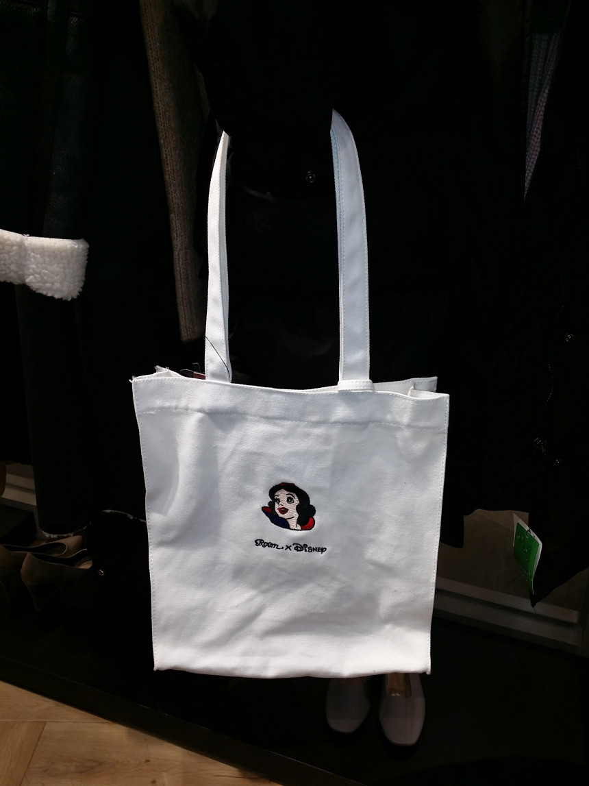 <b><p>Romance Disney Snow White Clutch Set Bag</p></b><b><p>ロエムディズニー白雪姫クラッチセットショルダーバッグRMAK74TRD3カジュアルムードコラボレーシ</p></b><br /><br /><p align='center'>