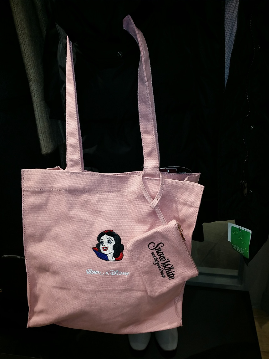 <b><p>Romance Disney Snow White Clutch Set Bag</p></b><b><p>ロエムディズニー白雪姫クラッチセットショルダーバッグRMAK74TRD3カジュアルムードコラボレーシ</p></b><br /><br /><p align='center'>