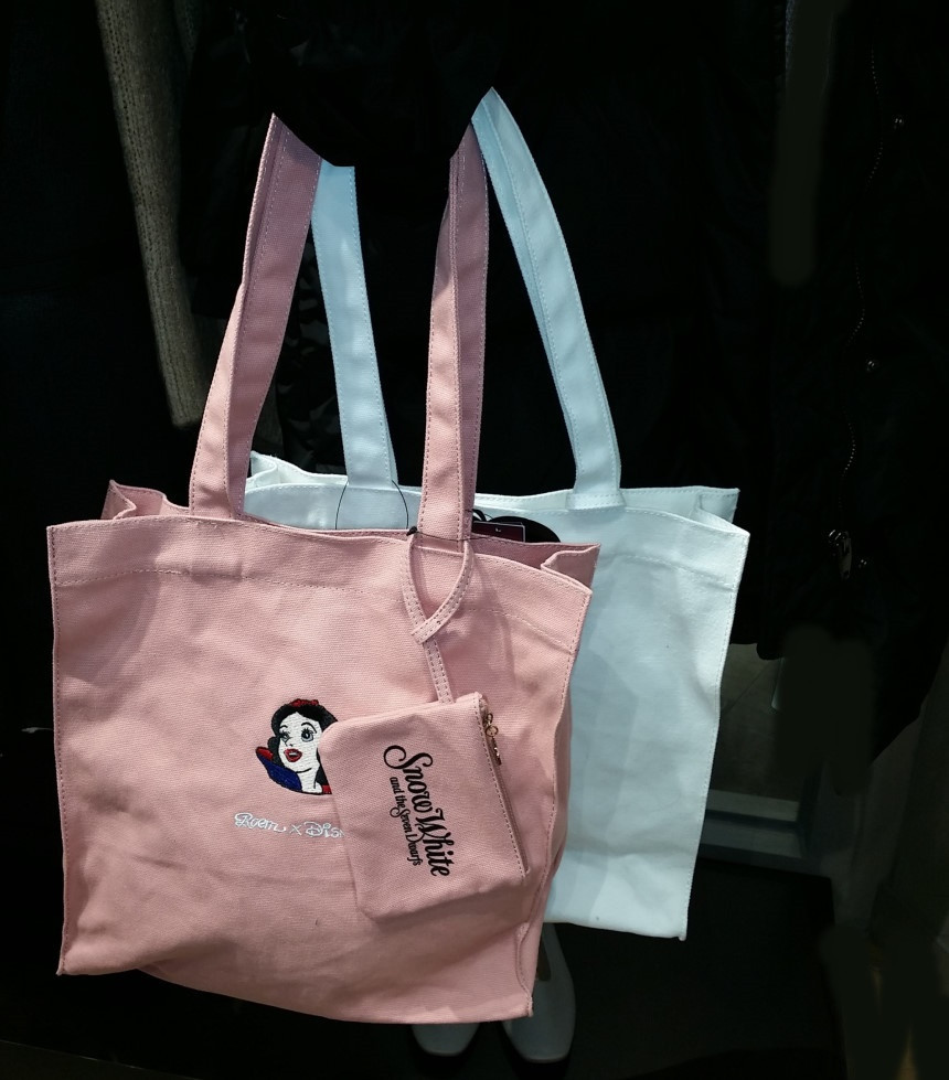 <b><p>Romance Disney Snow White Clutch Set Bag</p></b><b><p>ロエムディズニー白雪姫クラッチセットショルダーバッグRMAK74TRD3カジュアルムードコラボレーシ</p></b><br /><br /><p align='center'>