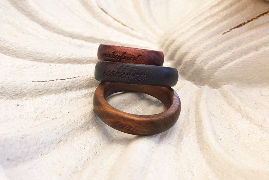 <b><p>Red Heart with wood made inial rg Daejeon</p></b><b><p>赤いハートの木 作成された イニシャル リング 初期 木製品 大田 製作 友情 デザイン</p></b><br /><br /><p align='center'>