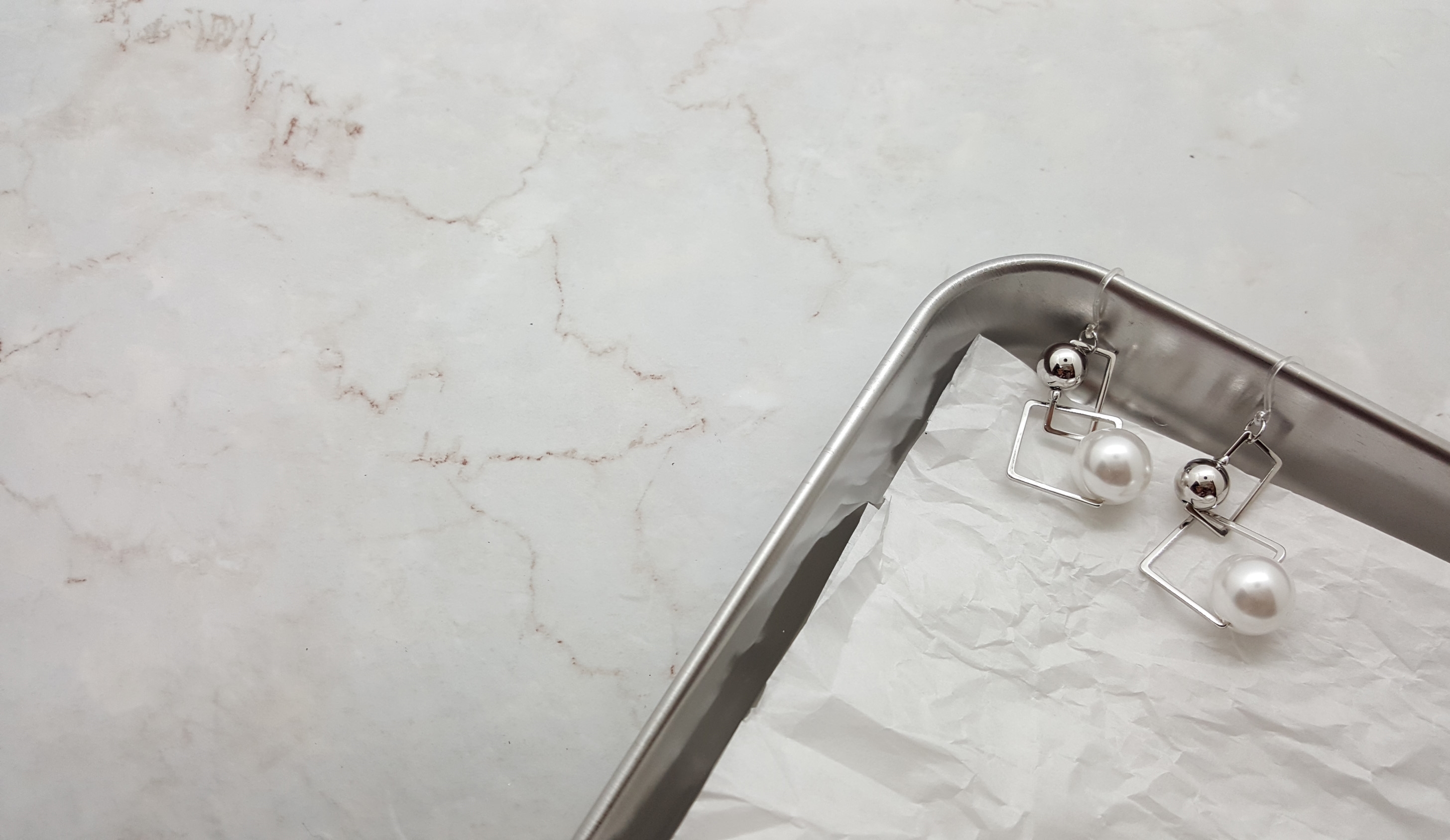 Dyna Light Pearl Square Earrings Earrings Luxuriou