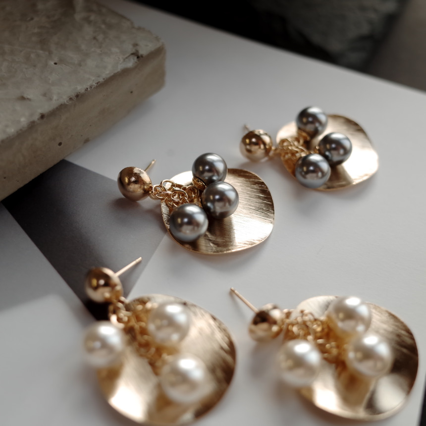 NO.64 Aria Three Pearls Metal Earrings Stylish Chi