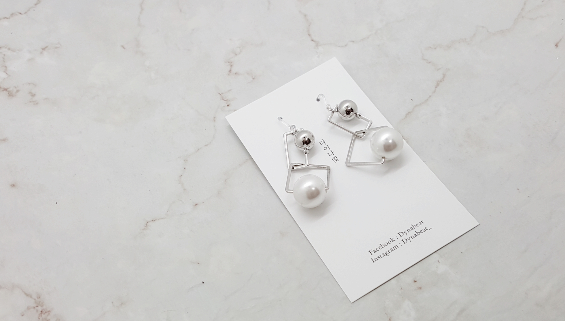 Dyna Light Pearl Square Earrings Earrings Luxuriou