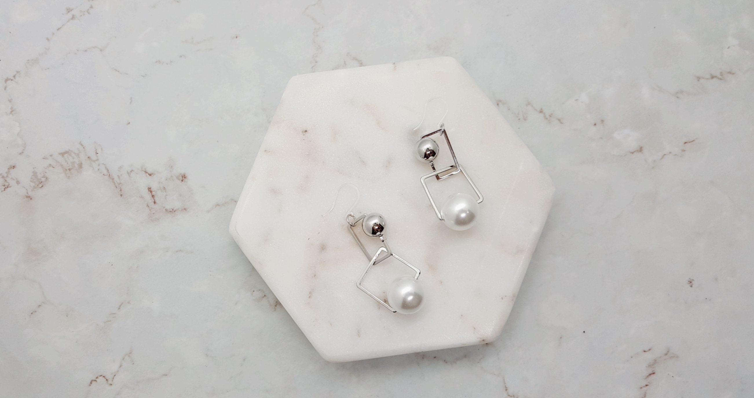 Dyna Light Pearl Square Earrings Earrings Luxuriou
