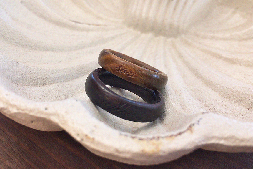 <b><p>Red Heart with wood made inial rg Daejeon</p></b><b><p>赤いハートの木 作成された イニシャル リング 初期 木製品 大田 製作 友情 デザイン</p></b><br /><br /><p align='center'>