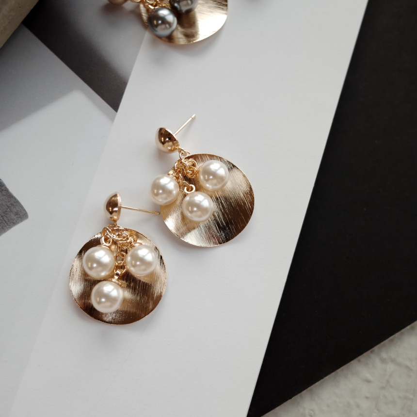 NO.64 Aria Three Pearls Metal Earrings Stylish Chi