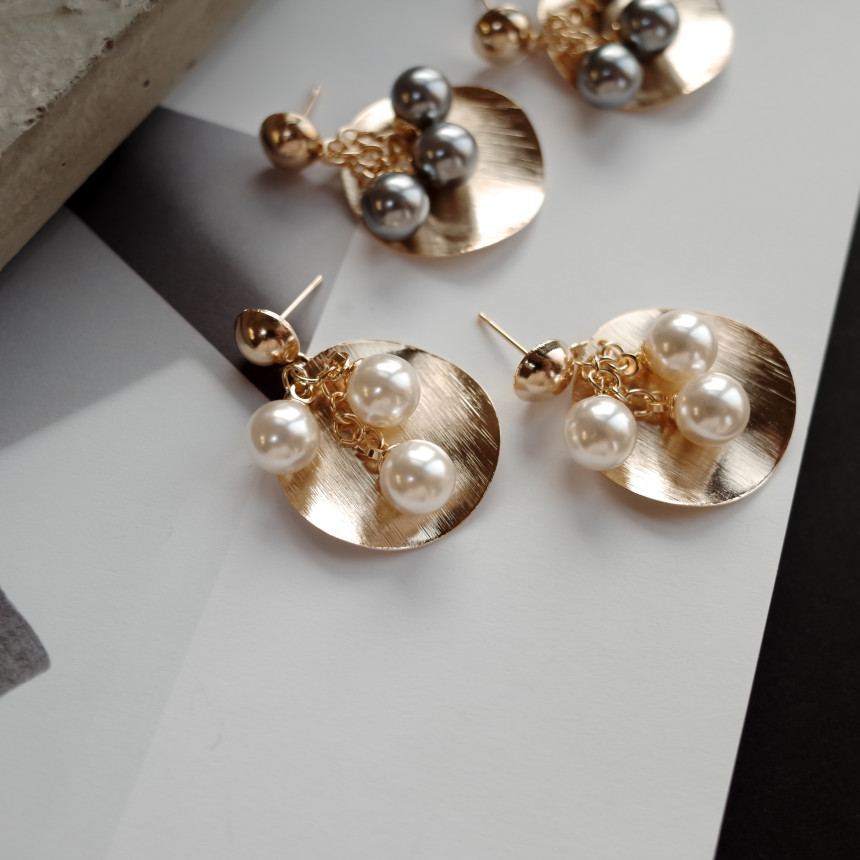 NO.64 Aria Three Pearls Metal Earrings Stylish Chi