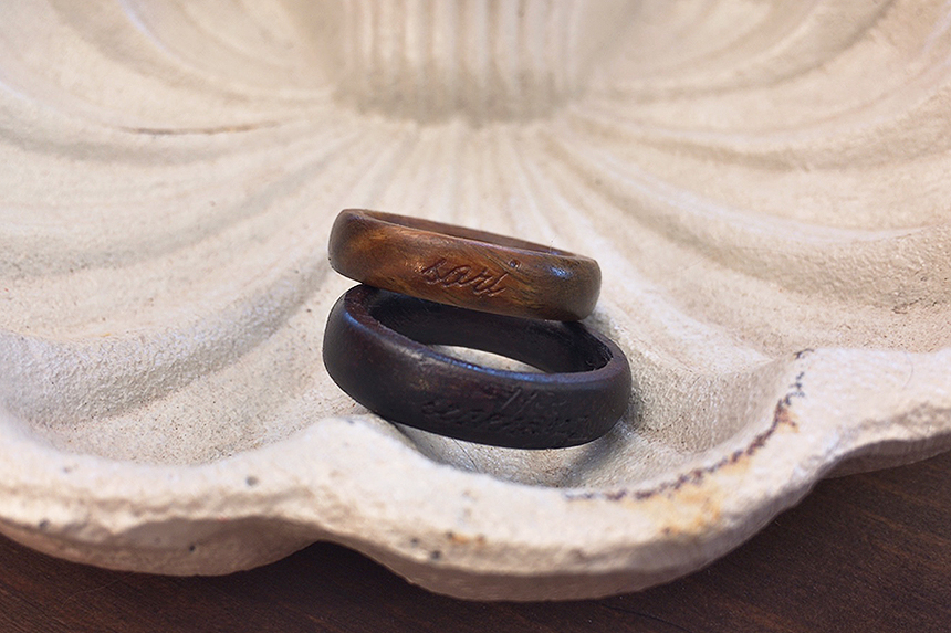 <b><p>Red Heart with wood made inial rg Daejeon</p></b><b><p>赤いハートの木 作成された イニシャル リング 初期 木製品 大田 製作 友情 デザイン</p></b><br /><br /><p align='center'>