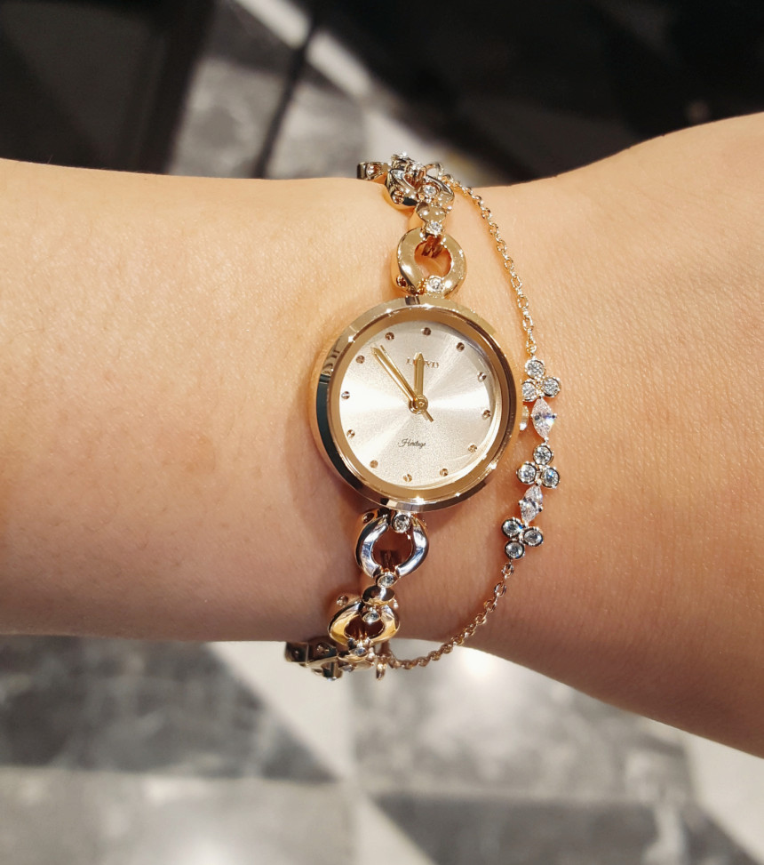 <b><p>Lloyd Snow Fwer Layed Removable bracet cck</p></b><b><p>ロイド 雪花 重ね着 着脱用 ブレスレット 時計 LL2G17C06 女性 デイリー</p></b><br /><br /><p align='center'>