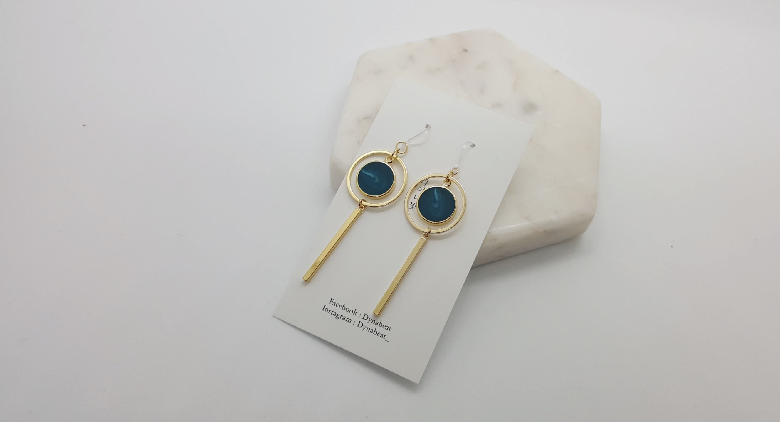Dyna Light Neptune Drop Earrings Luxurious Silicon