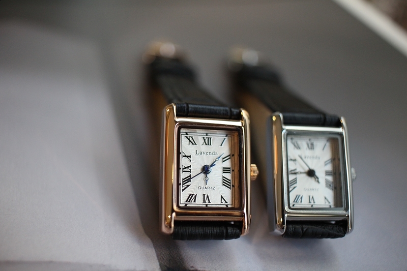 <b><p>Urban classic square Wom leather wrist ock</p></b><b><p>アーバン クラシック 正方形 女性 レザー 手首 時計 2色 ファッション 20代</p></b><br /><br /><p align='center'>