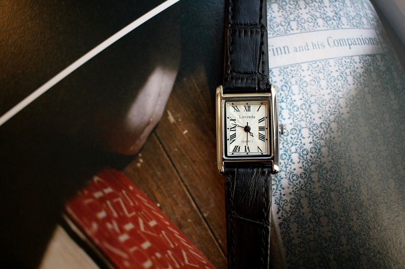 <b><p>Urban classic square Wom leather wrist ock</p></b><b><p>アーバン クラシック 正方形 女性 レザー 手首 時計 2色 ファッション 20代</p></b><br /><br /><p align='center'>