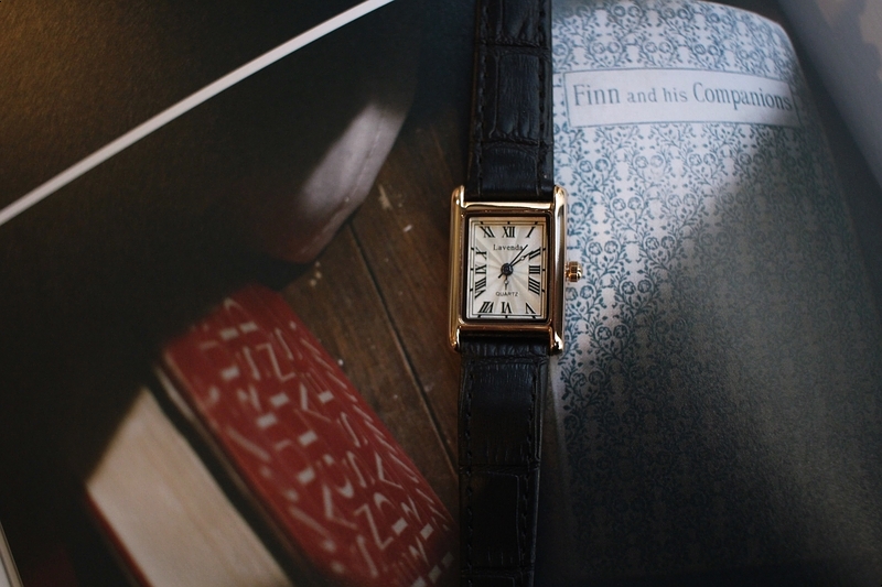 <b><p>Urban classic square Wom leather wrist ock</p></b><b><p>アーバン クラシック 正方形 女性 レザー 手首 時計 2色 ファッション 20代</p></b><br /><br /><p align='center'>