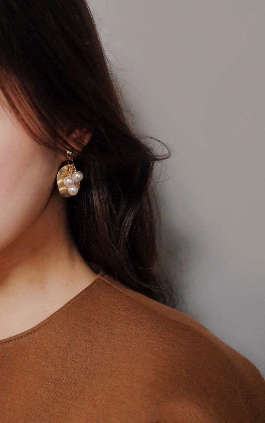 NO.64 Aria Three Pearls Metal Earrings Stylish Chi