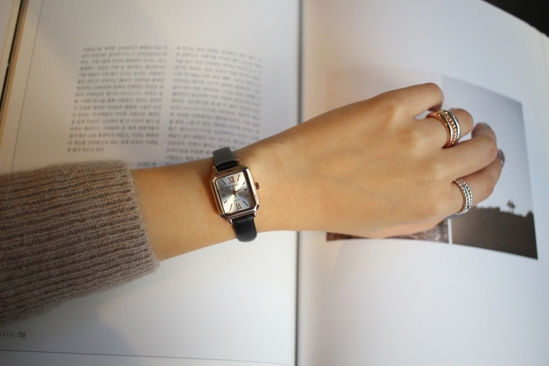 <b><p>Shine black Woman leather wrist clo 2cor</p></b><b><p>シャイン ブラック 女性 レザー 手首 時計 2色 ファッション ギフト デイリー</p></b><br /><br /><p align='center'>