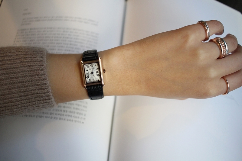 <b><p>Urban classic square Wom leather wrist ock</p></b><b><p>アーバン クラシック 正方形 女性 レザー 手首 時計 2色 ファッション 20代</p></b><br /><br /><p align='center'>