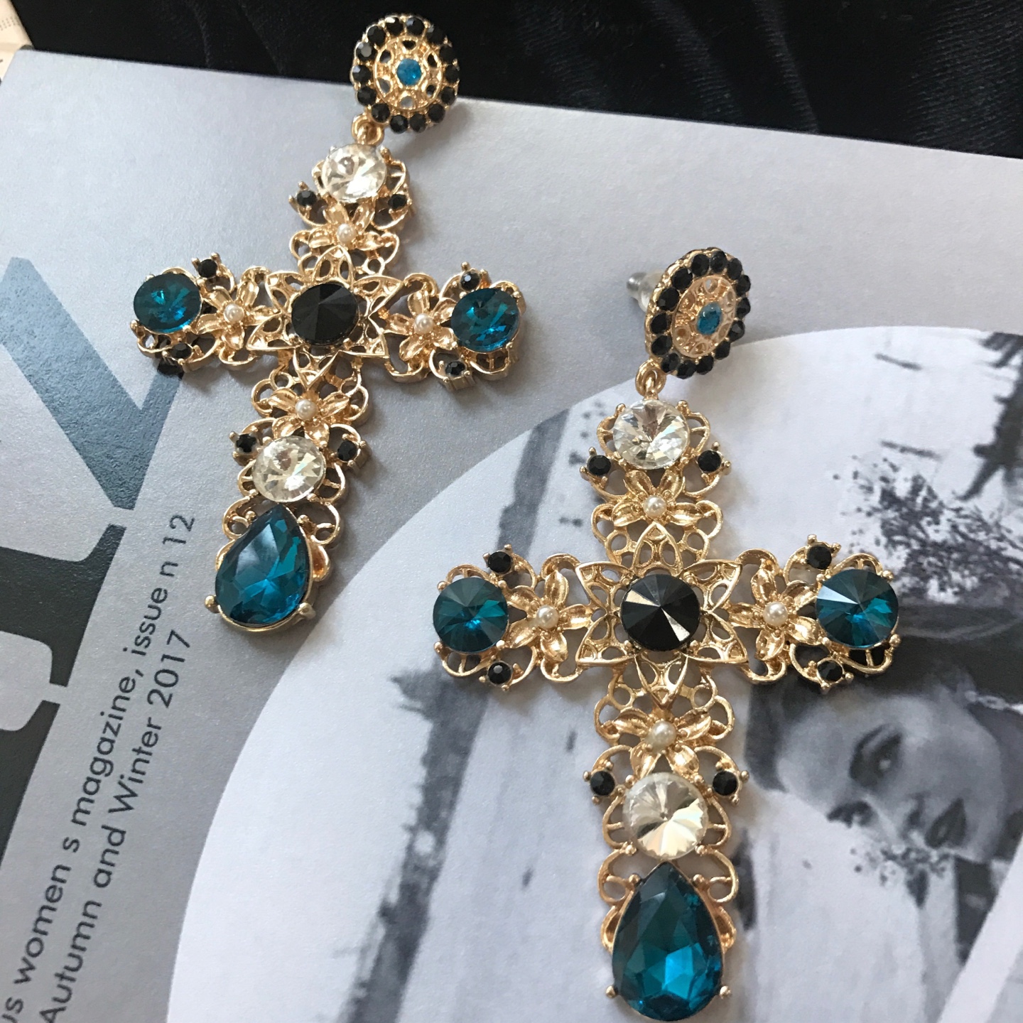 Baroque Bold Cross Earrings 4color Antique Jenny C
