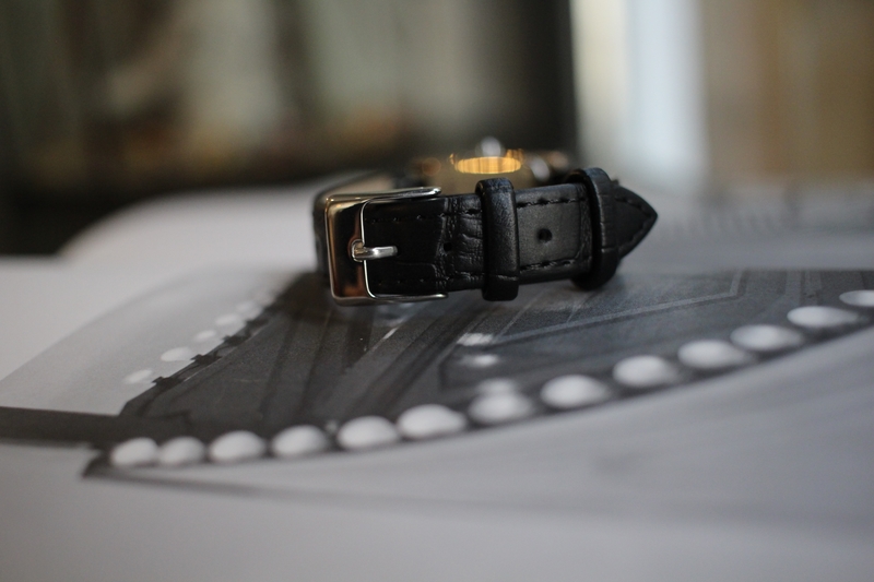 <b><p>Urban classic square Wom leather wrist ock</p></b><b><p>アーバン クラシック 正方形 女性 レザー 手首 時計 2色 ファッション 20代</p></b><br /><br /><p align='center'>