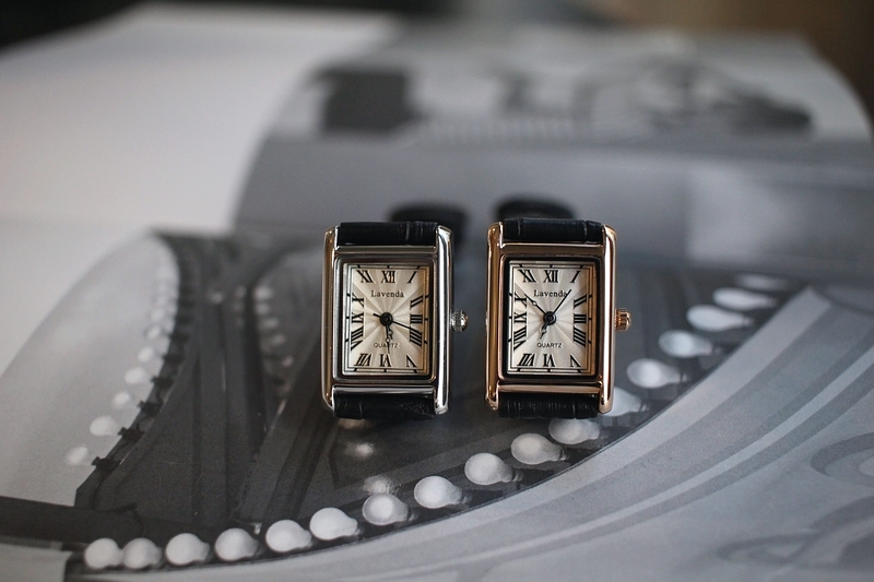 <b><p>Urban classic square Wom leather wrist ock</p></b><b><p>アーバン クラシック 正方形 女性 レザー 手首 時計 2色 ファッション 20代</p></b><br /><br /><p align='center'>