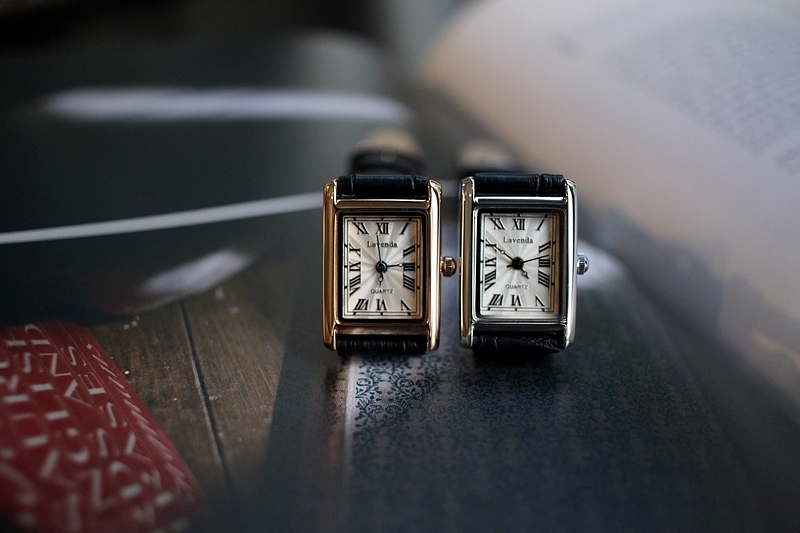 <b><p>Urban classic square Wom leather wrist ock</p></b><b><p>アーバン クラシック 正方形 女性 レザー 手首 時計 2色 ファッション 20代</p></b><br /><br /><p align='center'>