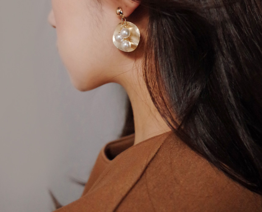 NO.64 Aria Three Pearls Metal Earrings Stylish Chi